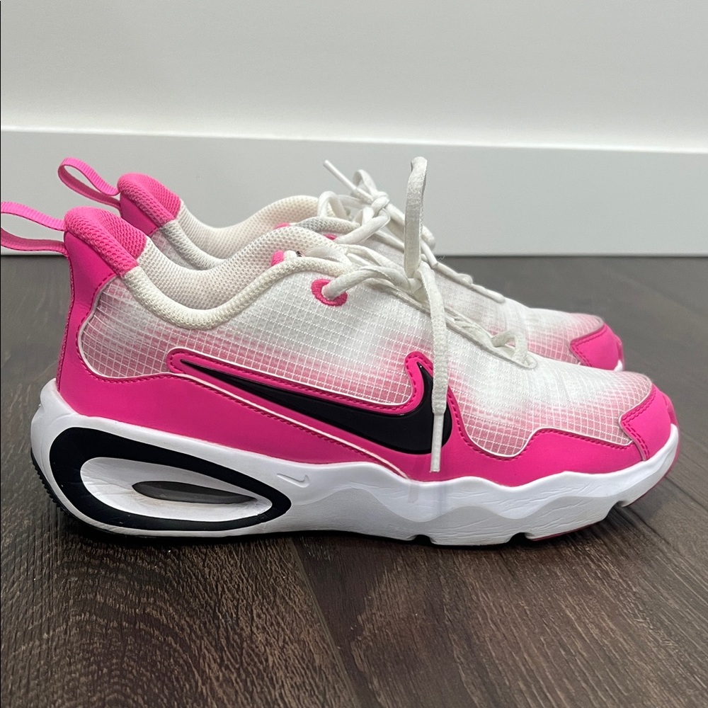 Nike Air Max Nova Kids Sneakers in Pink and White
